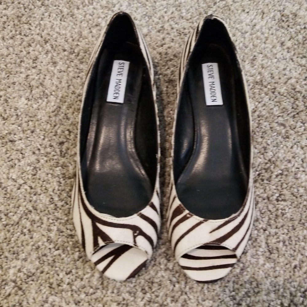 Steve Madden tan/brown Zebra print 1" wedge shoes